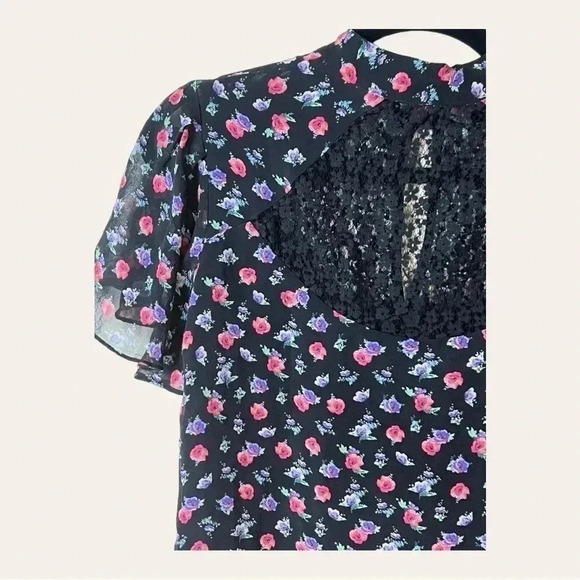 0724. NANETTE LEPORE SHORT FLUTTER SLEEVE BLOUSE FLORAL DESIGN‎ 100% SILK - Picture 2 of 9